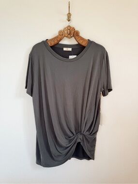 NWT Chrysanthemum Gray Twist Front Plus Size Top
